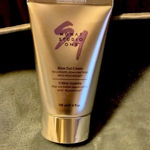Monat blowout cream